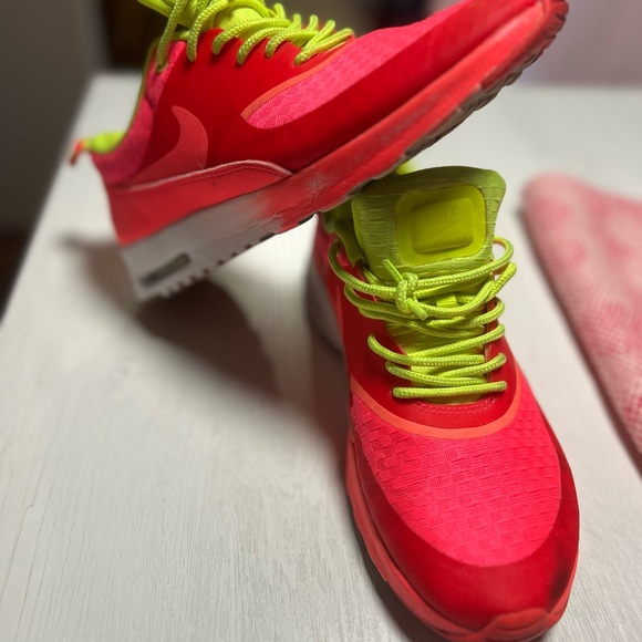 Nike Air Max Thea. Bright orange/red and Neon Green Sneakers - Picture 5 of 6